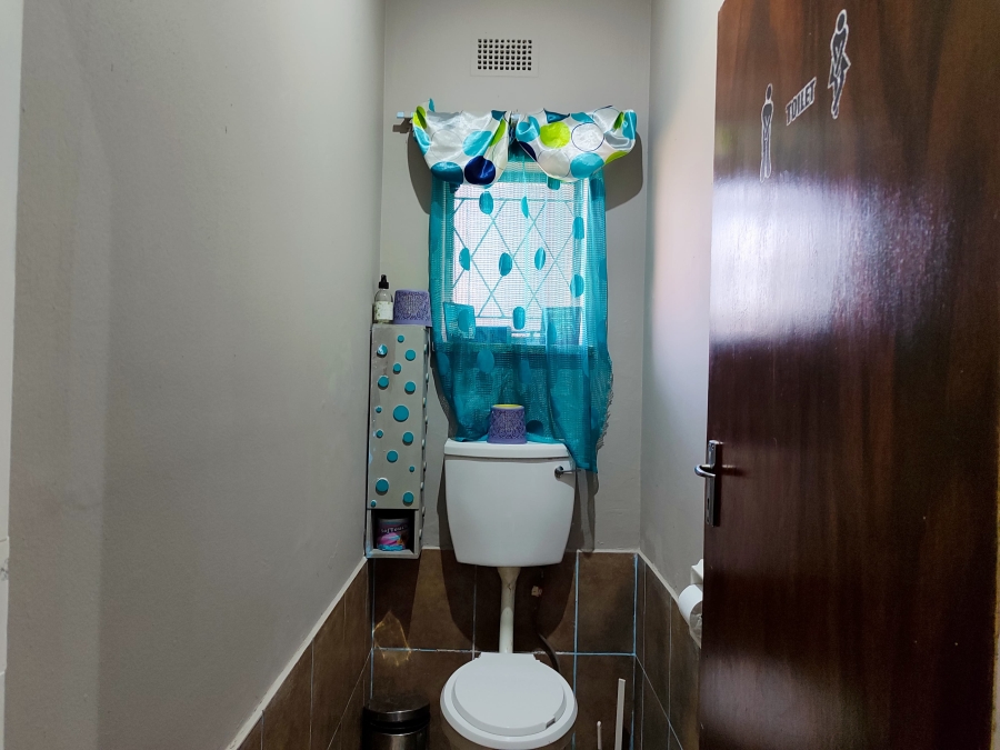 5 Bedroom Property for Sale in Songloed North West